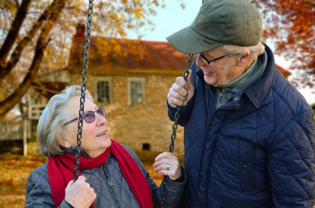 couple elderly man old terceira idade atividade física intensa